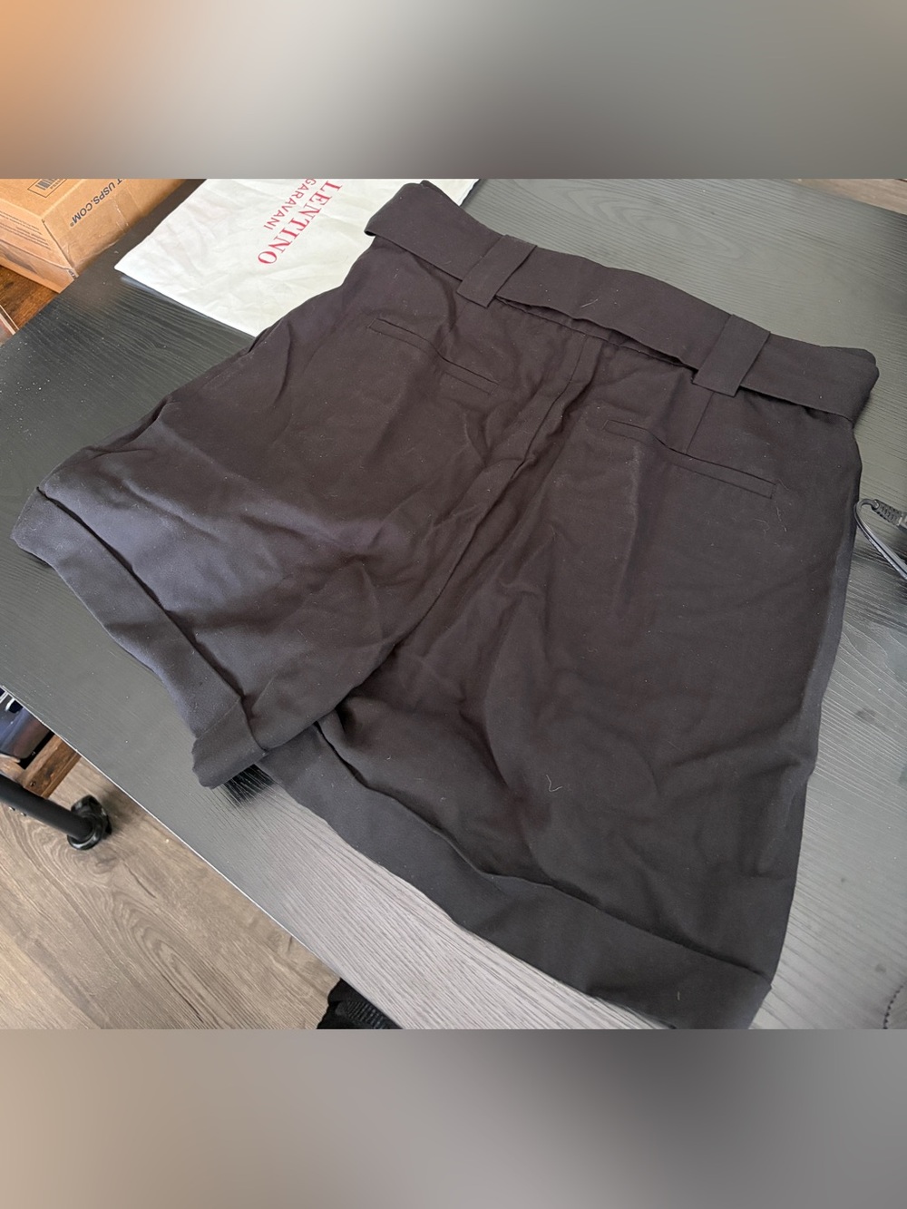 Reiss Women's Black Ottia Front Pleats High Waisted Belted Shorts
Size 10 - Picture 3 of 4